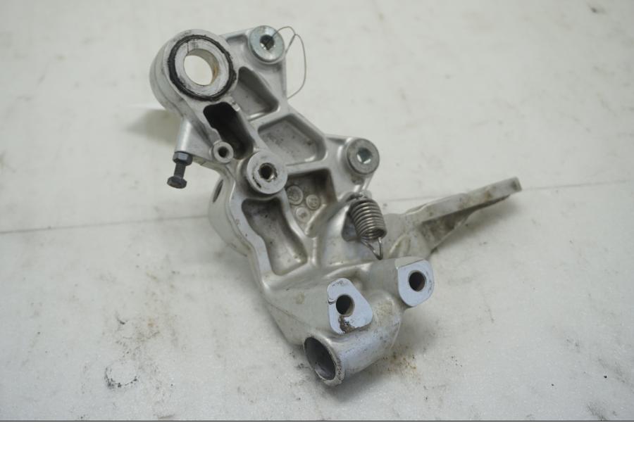 Höger sida på Fotpinnefäste från en KTM 690 SMCR -2016 motorcykel.