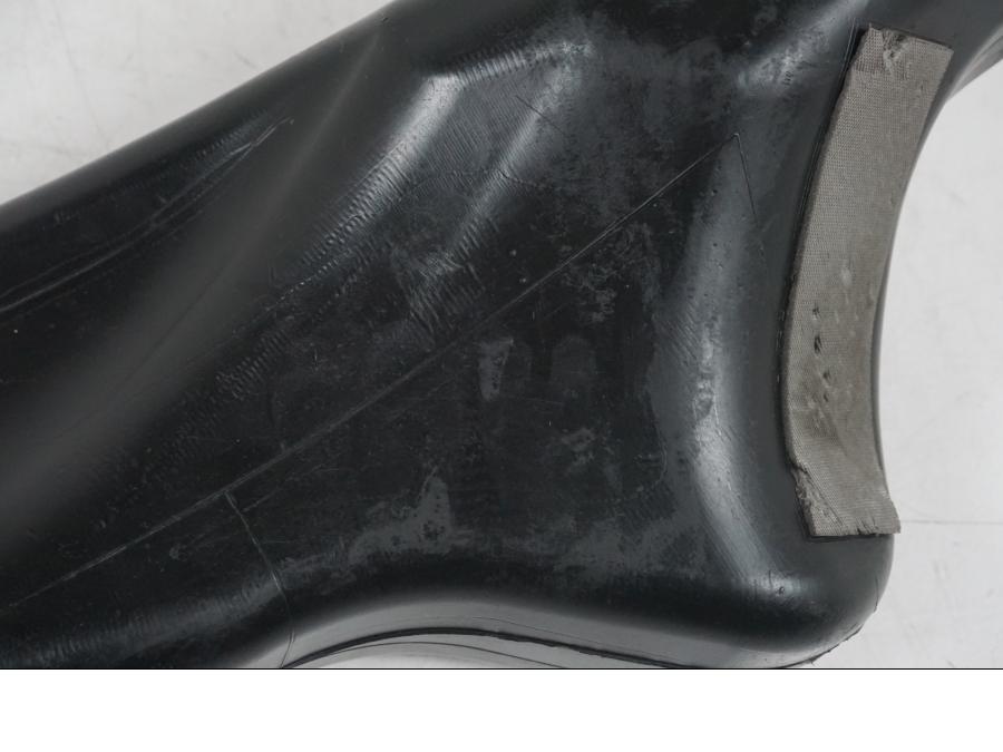 Snett nerifrån på Luftrör från en Suzuki GSX-R 1000 -2005 motorcykel.