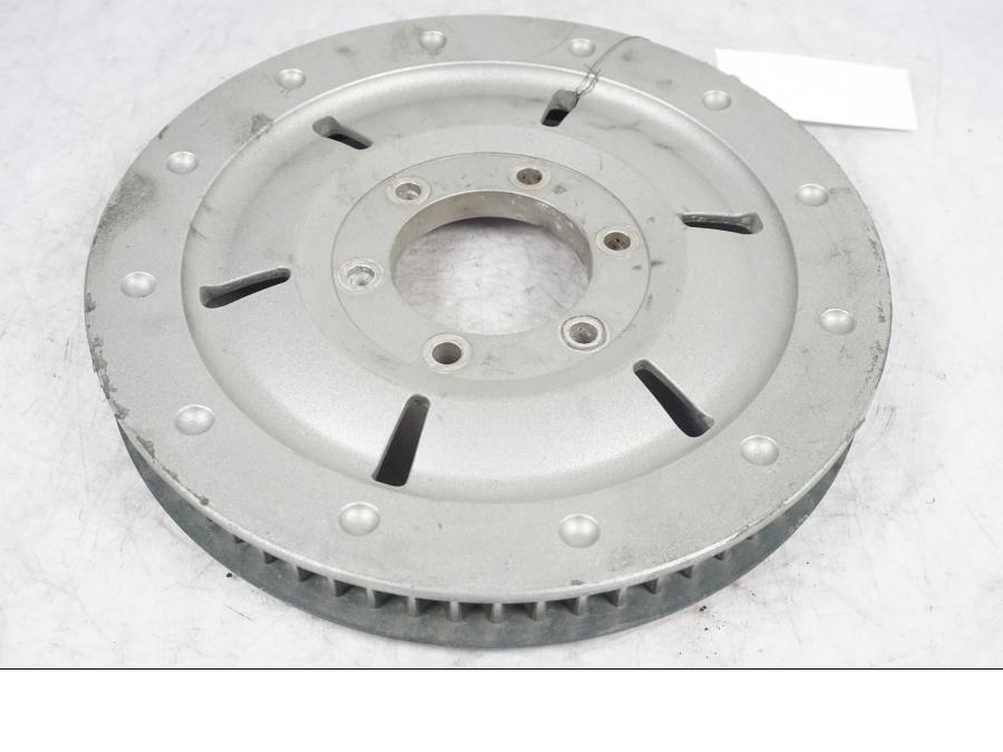 Vänster sida på Remdrev från en Kawasaki VN 900 -2007 motorcykel.