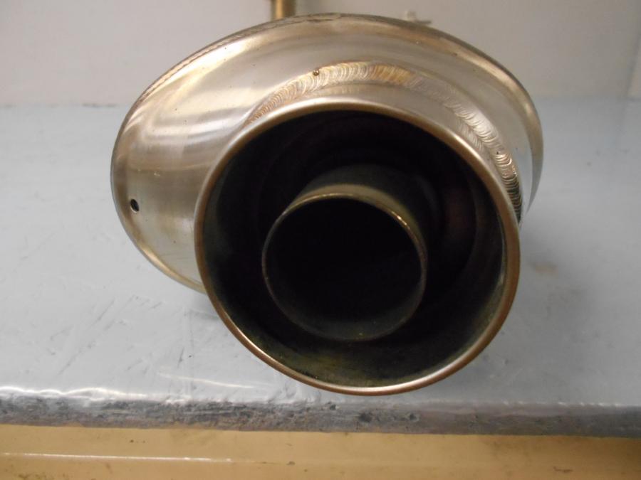 Snett uppifrån på Ljuddämpare från en Honda CBF 1000 -2006 motorcykel.