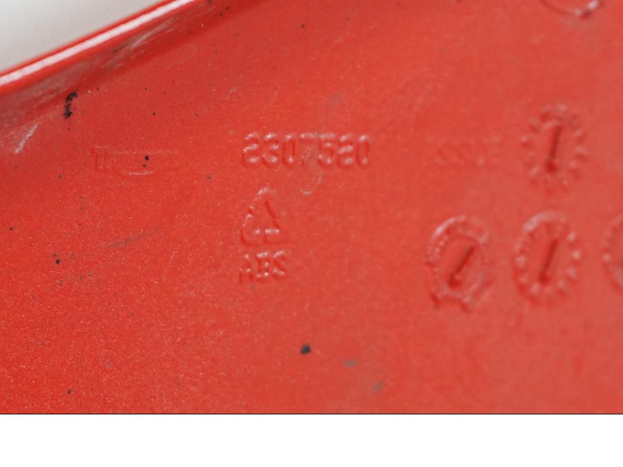 Vänster sida på Sidkåpa från en Triumph Daytona 675 -2007 motorcykel.