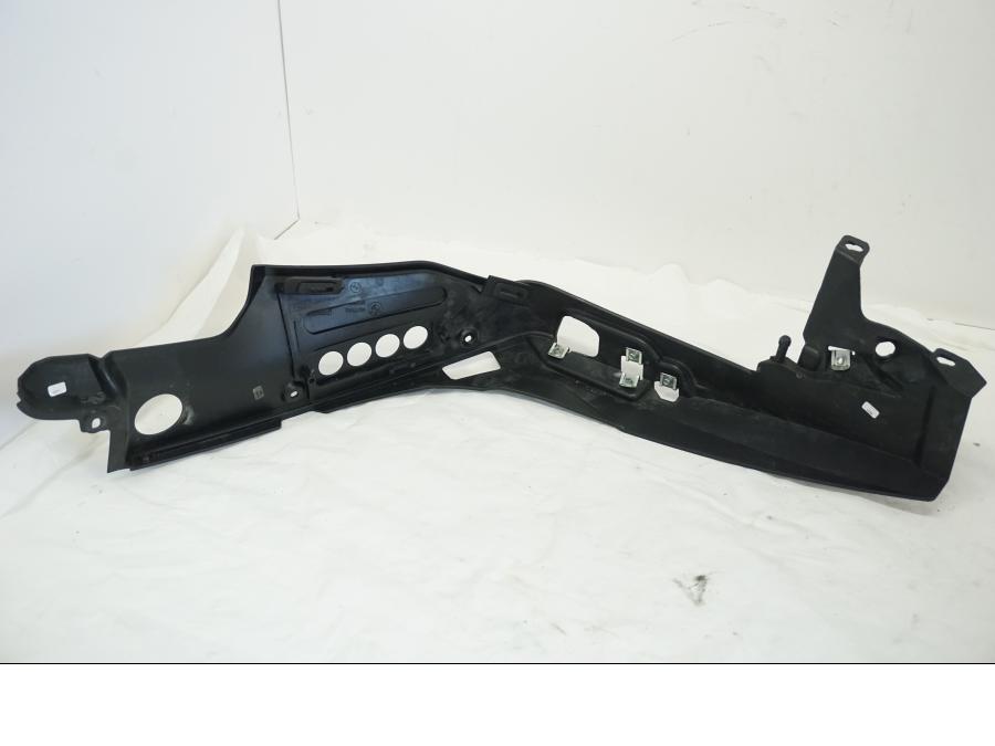 Vänster sida på Sidopanel från en BMW K 1600 -2015 motorcykel.