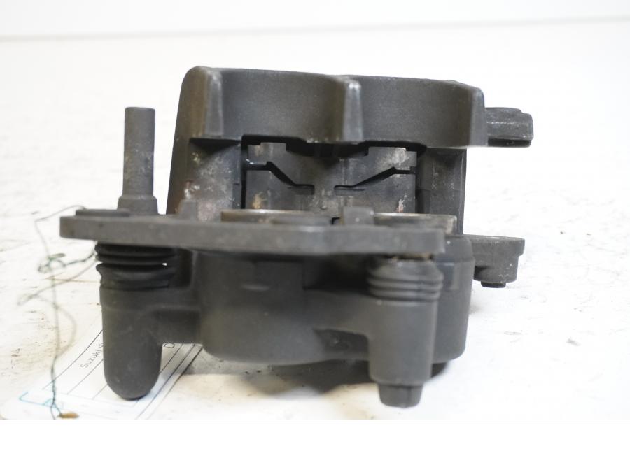 Höger sida på Bromsok från en Suzuki SV 650 -2006 motorcykel.