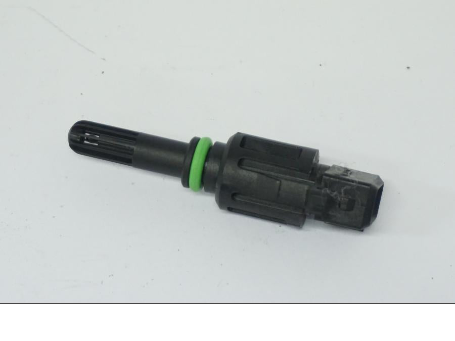 Baksidan pÄ Luftburksensor frÄn en BMW R 1250 GS -2022 motorcykel.