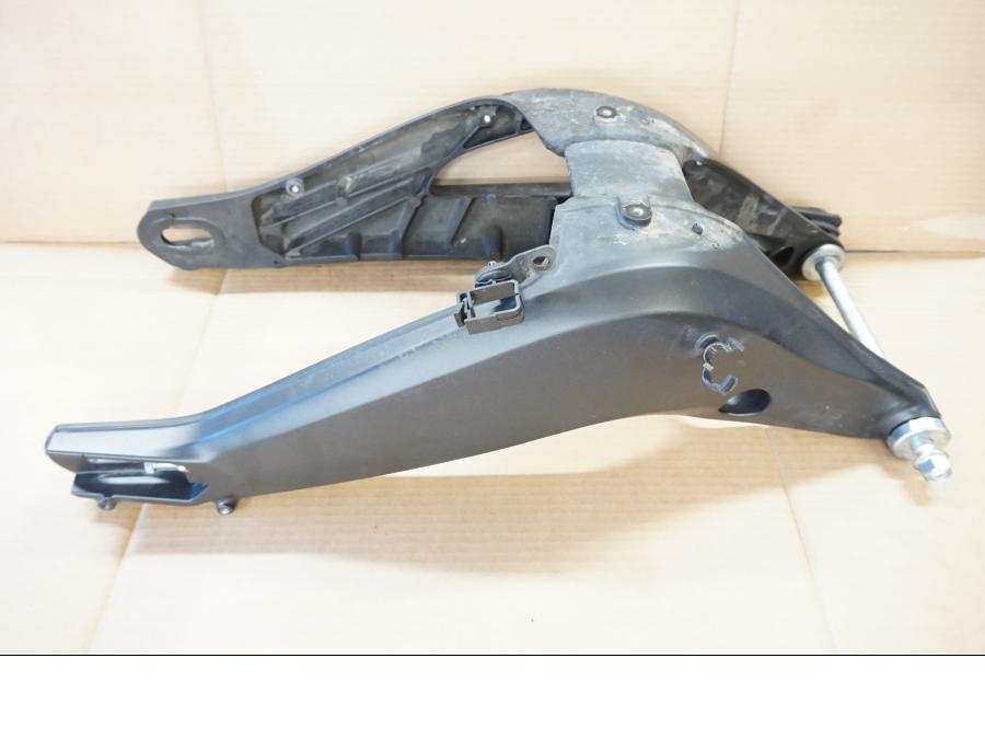 Framsidan på Sving från en Yamaha MT-09 Tracer -2019 motorcykel.