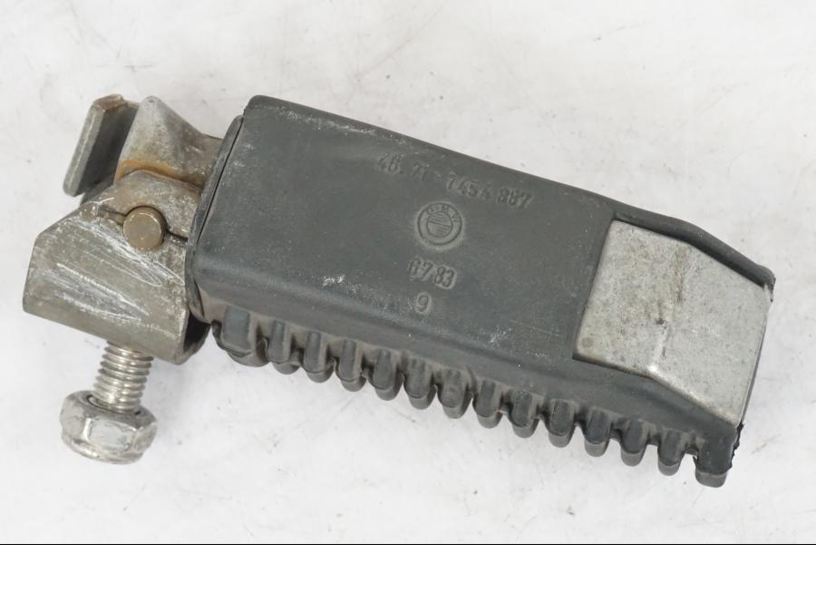 Vänster sida på Fotpinne från en BMW K 1100 LT -1999 motorcykel.