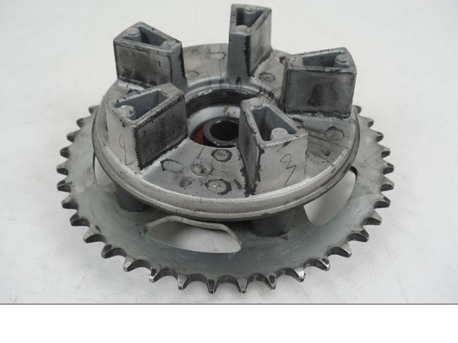 Extrabild2 på Drevfäste från en Honda CB 650 F Hornet -2017 motorcykel.