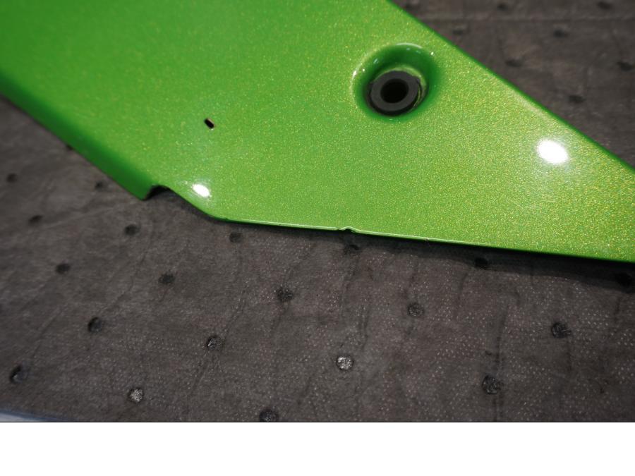 Vänster sida på Värmeskydd från en Kawasaki ZX-10R -2008 motorcykel.