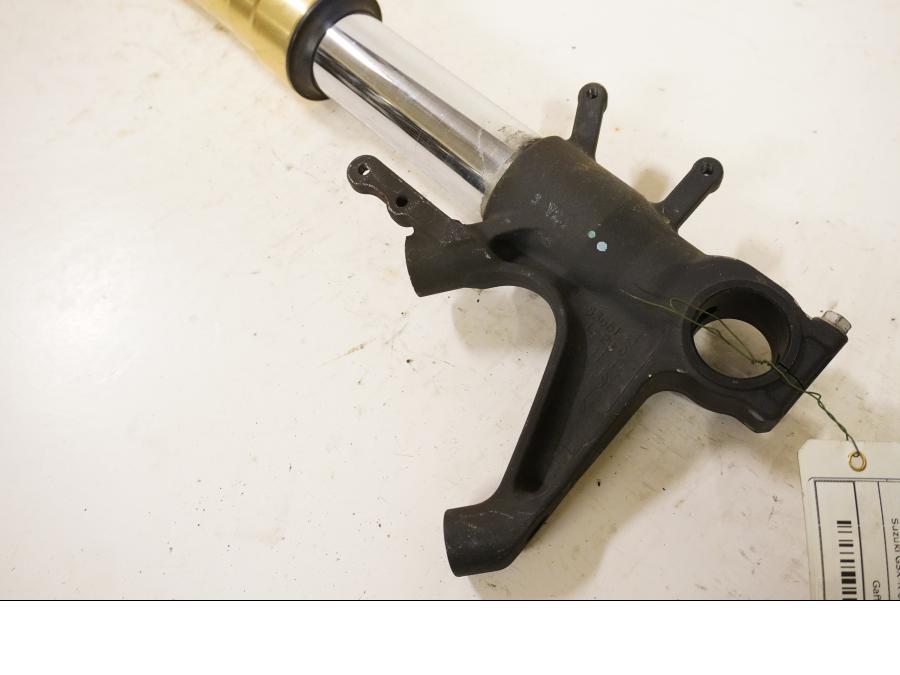 Snett uppifrån på Gaffelben från en Suzuki GSX-R 600 -2004 motorcykel.