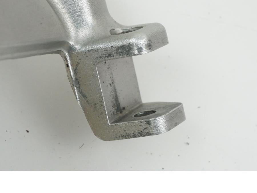 Vänster sida på Fotpinnefäste från en BMW R 1250 GS -2017 motorcykel.