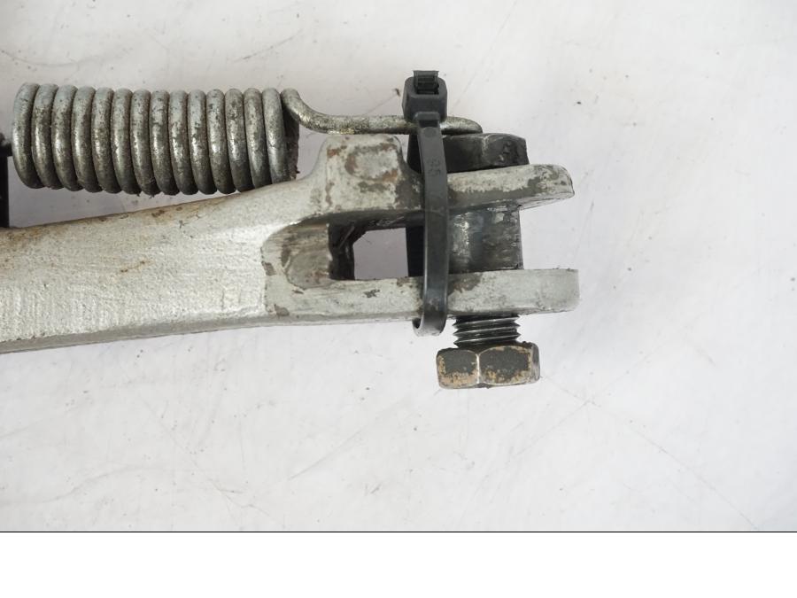 Snett nerifrån på Sidostöd från en Suzuki GSX 550 EF -1985 motorcykel.