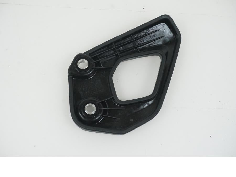 Baksidan på Fotpinnehälskydd från en BMW R 1250 GS -2023 motorcykel.