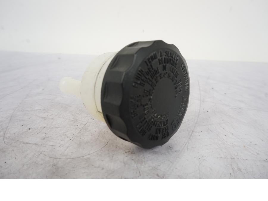 Vänster sida på Bromsvätskebehållare från en Kawasaki VN 1500 -2003 motorcykel.