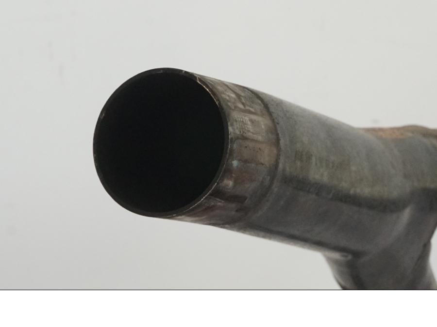 Snett nerifrån på Grenrör från en BMW R 1100 GS -1998 motorcykel.