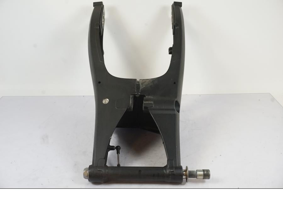 Snett nerifrån på Sving från en BMW S 1000 XR -2019 motorcykel.