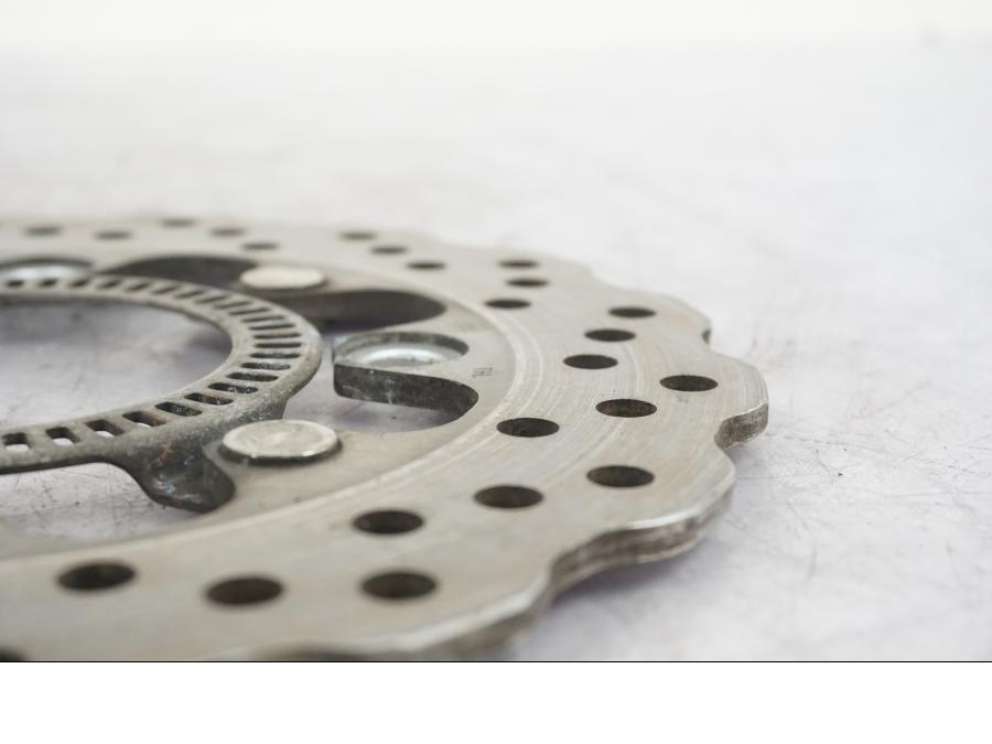 Vänster sida på Bromsskiva från en Kawasaki ER-6N -2014 motorcykel.