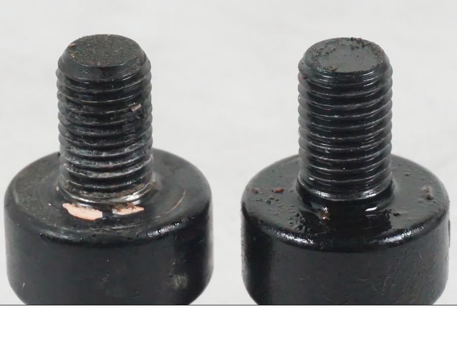 Vänster sida på bobiner / svingrullar från en Kawasaki ER-6N ABS -2010 motorcykel.