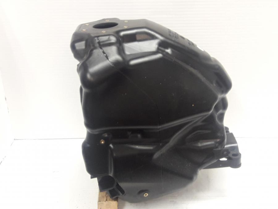 Vänster sida på Bensintank från en BMW R 1250 RS -2020 motorcykel.