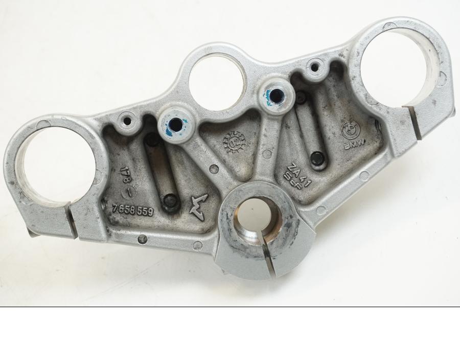 Snett uppifrån på Gaffelkrona från en BMW F 650 CS -2003 motorcykel.