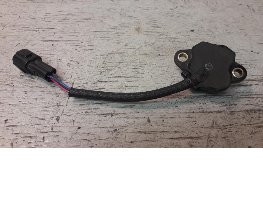 Framsidan på Växellådsgivare från en Triumph Daytona 675 -2009 motorcykel.