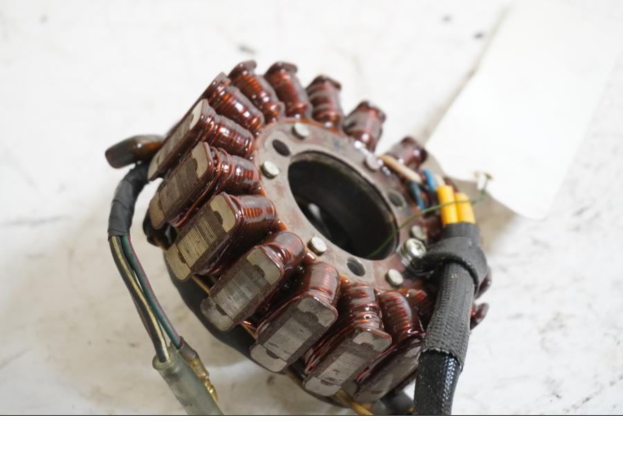 Baksidan på Generator från en Kawasaki Z 750 80-tal -1982 motorcykel.