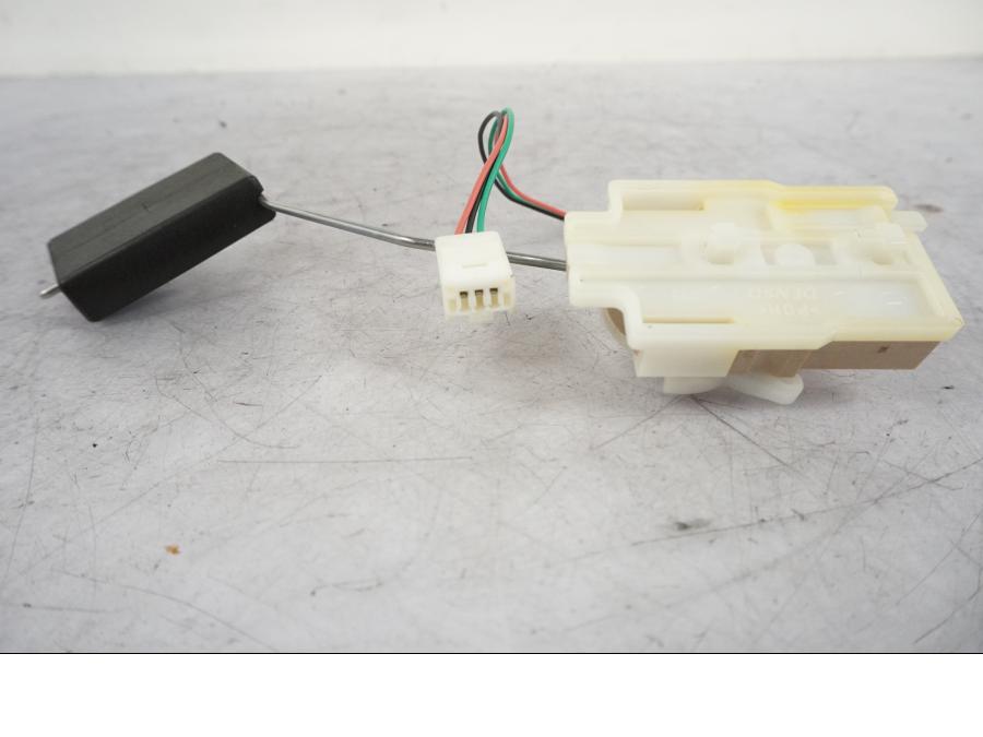 Höger sida på Bensintankgivare från en Triumph Bonneville T120 -2021 motorcykel.