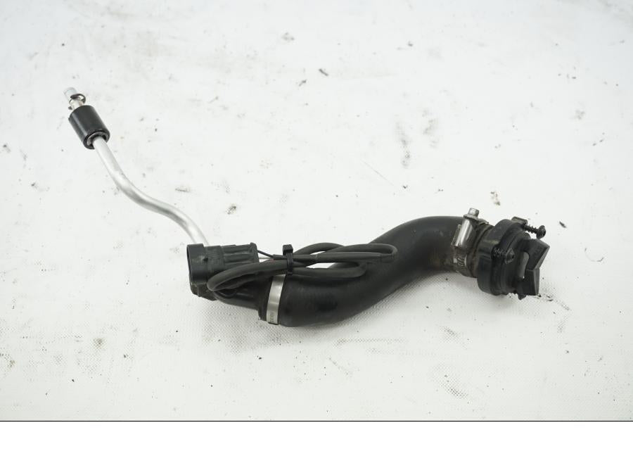 Baksidan på Oljenivågivare från en KTM 1190 Adventure -2014 motorcykel.