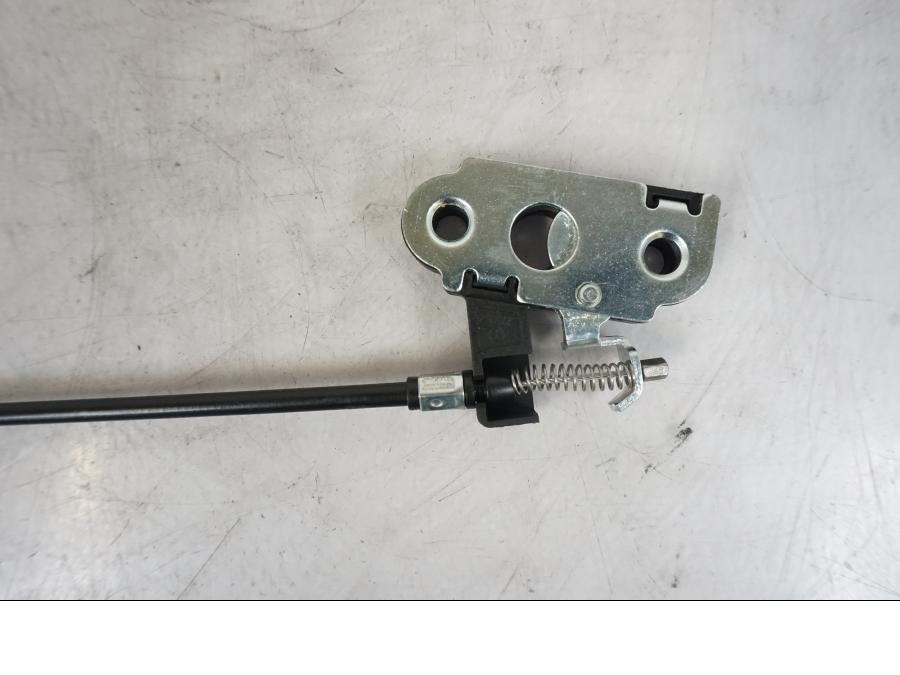 Vänster sida på Sadellåsmekanism från en KTM 1290 Super Duke R -2023 motorcykel.