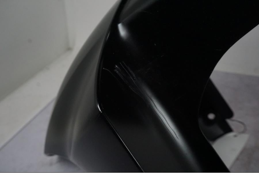 Snett nerifrån på Framskärm från en Yamaha MT-09 -2024 motorcykel.