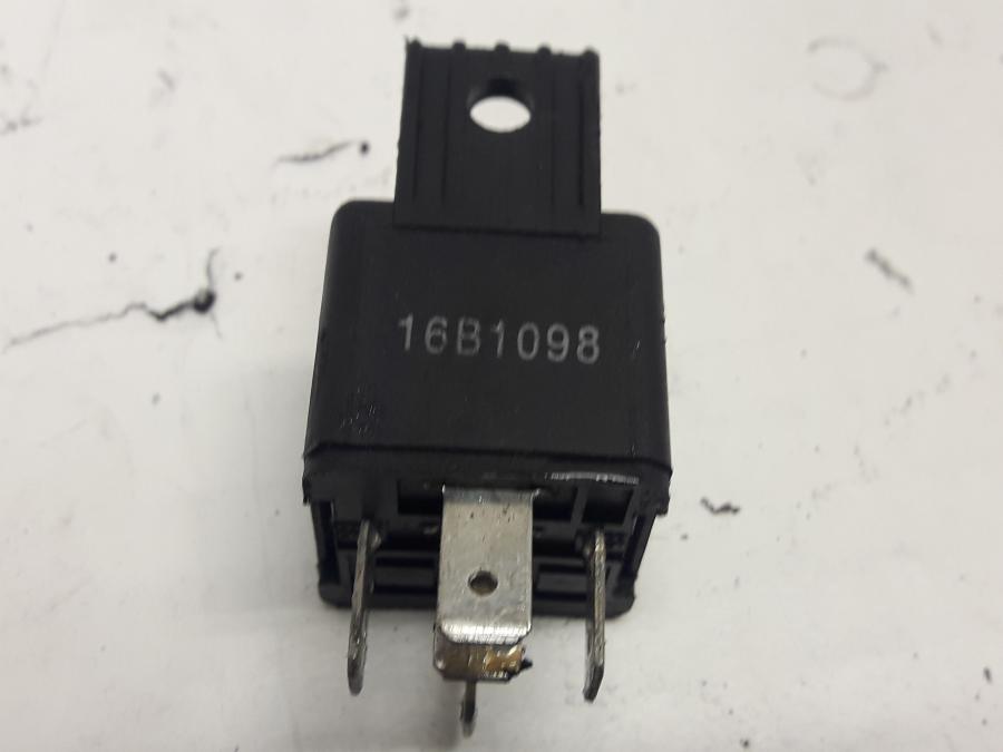 Baksidan pÄ RelÀ frÄn en Triumph Tiger -1999 motorcykel.