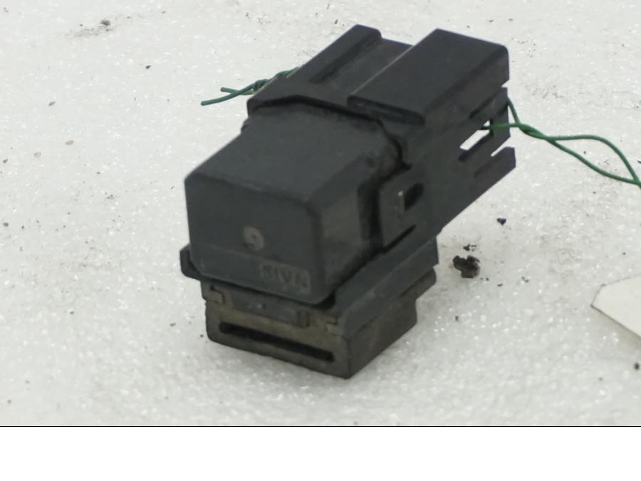 Framsidan på Relä från en Yamaha TDM 900 -2002 motorcykel.