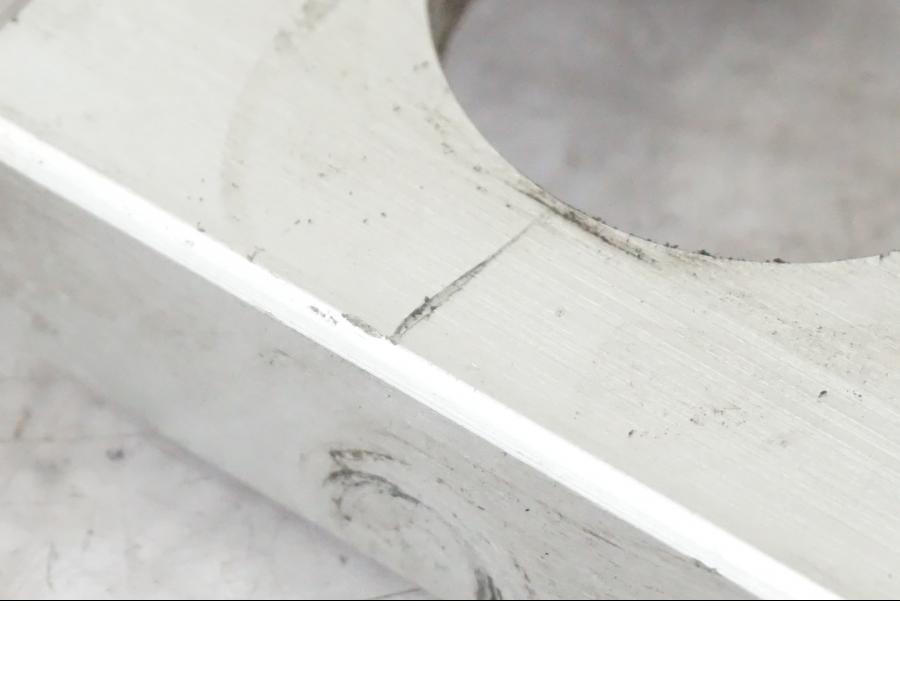 Snett nerifrån på Styrplatta från en Kawasaki ZX-6R -2006 motorcykel.