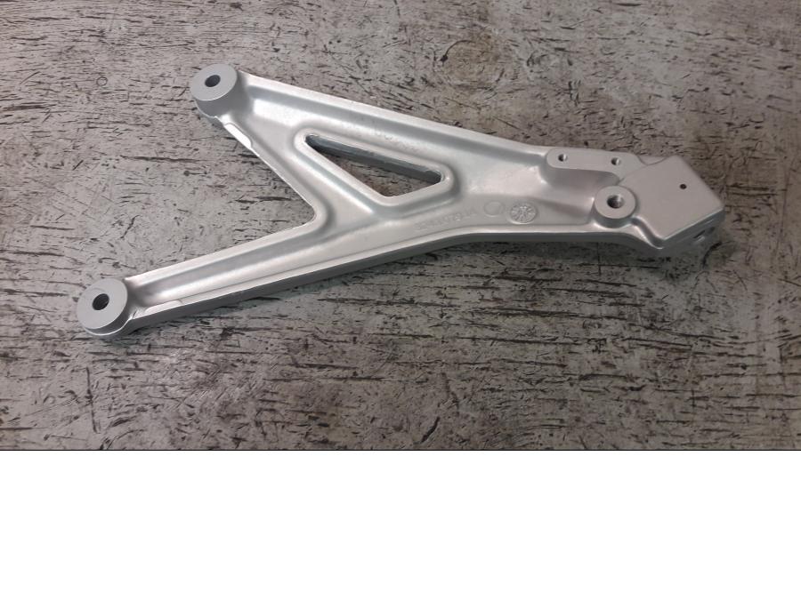 Baksidan på Fotpinnefäste från en Ducati Multistrada 1100 -2008 motorcykel.