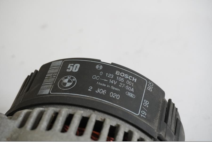 Höger sida på Generator från en BMW R 1100 GS -1998 motorcykel.