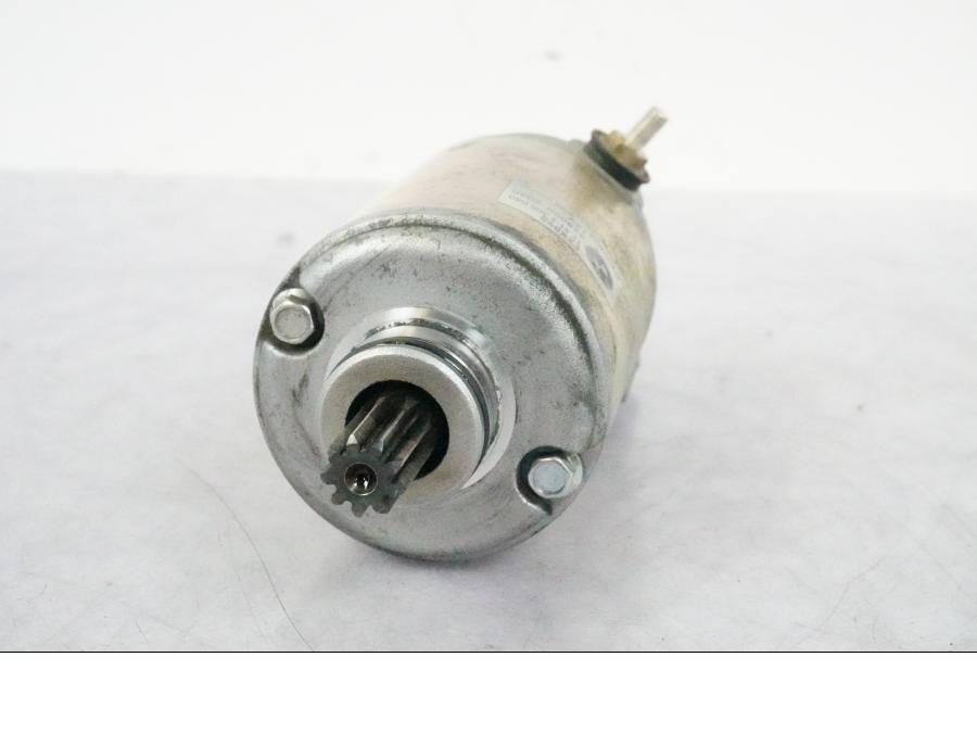 Vänster sida på Startmotor från en BMW K 1200 S -2005 motorcykel.