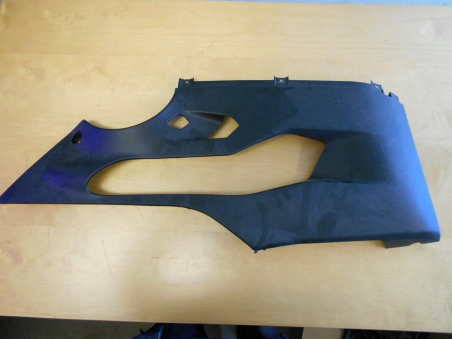 Framsidan på Magkåpa från en Ducati 1199 Panigale -2014 motorcykel.