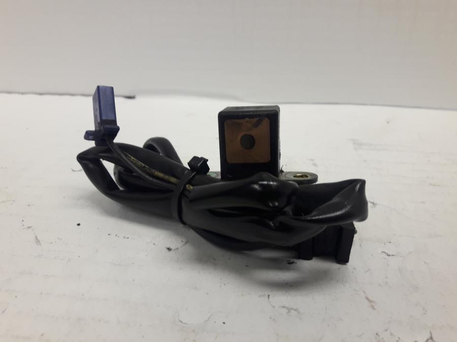 Framsidan på Tändpickup från en Kawasaki VN 800 -1995 motorcykel.