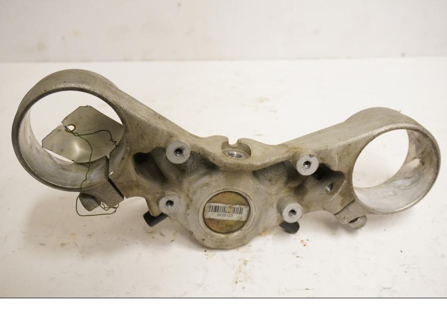 Baksidan på Gaffelkrona från en BMW R 1200 GS -2006 motorcykel.