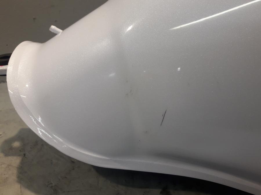 Snett uppifrån på Bensintank från en Kawasaki ER-6N -2015 motorcykel.