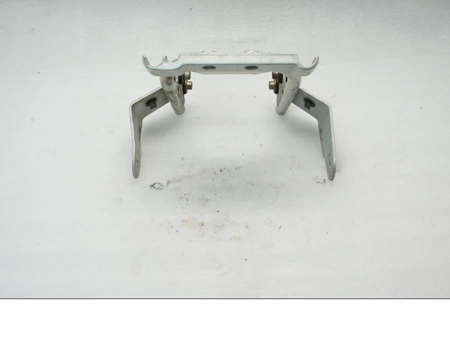 Höger sida pÄ StrÄlkastarfÀste frÄn en Ducati Monster 600 -2001 motorcykel.