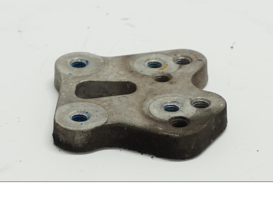 Framsidan på Fotpinnefäste inre från en Suzuki GSX-R 1000 -2007 motorcykel.