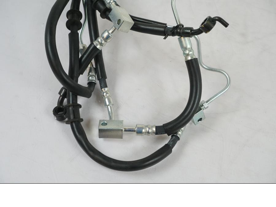 Snett nerifrån på Bromsledning från en Kawasaki Z 900 -2021 motorcykel.