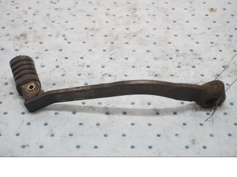 Baksidan på Växelpedal från en BMW F 650 ST -1999 motorcykel.