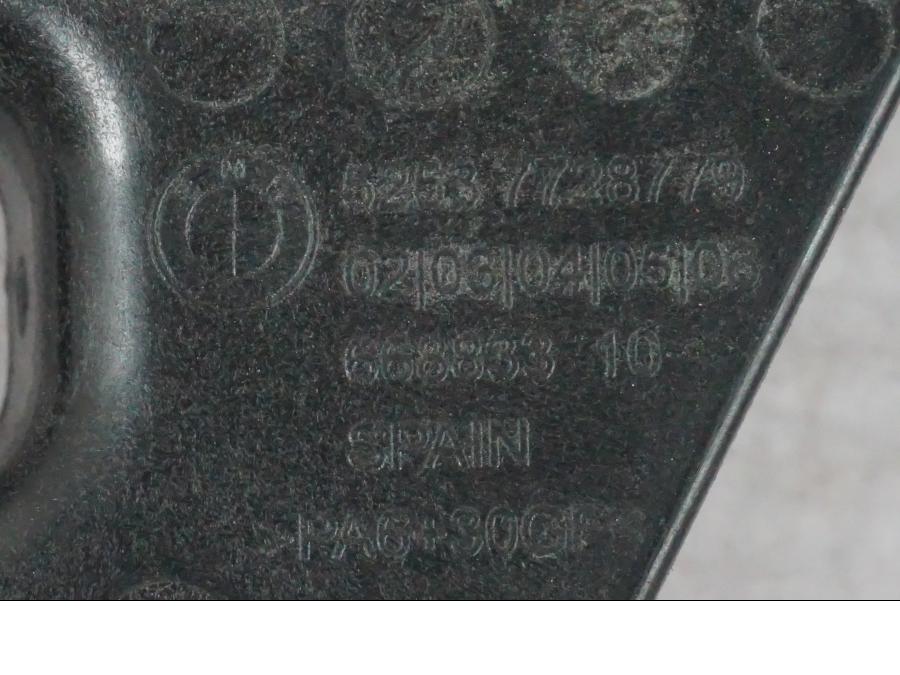 Höger sida på Sadelfäste från en BMW K 1600 GTL -2015 motorcykel.