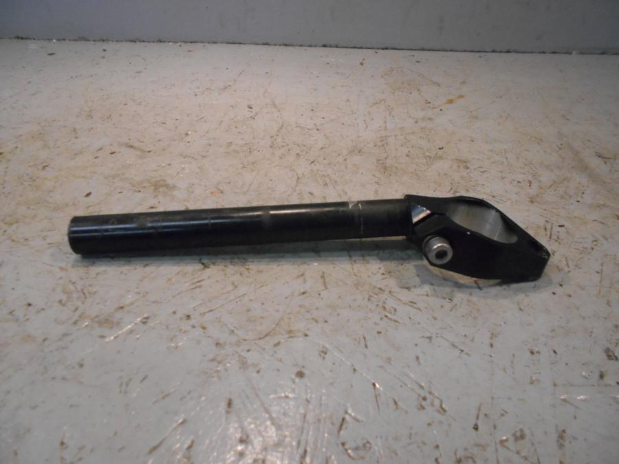 Baksidan på Styre från en Yamaha YZF R6 -2000 motorcykel.