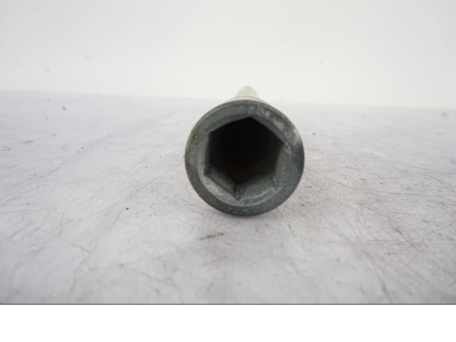 Snett nerifrån på Axel från en Kawasaki VN 1500 -2003 motorcykel.