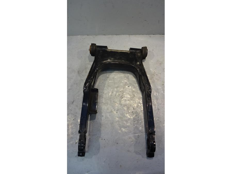 Höger sida på Sving från en H-D Touring Road King Custom FLHRSI -2004 motorcykel.