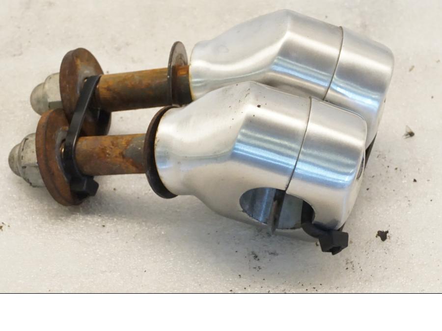 Höger sida på Styrfäste från en Yamaha XVZ 13TD -1999 motorcykel.