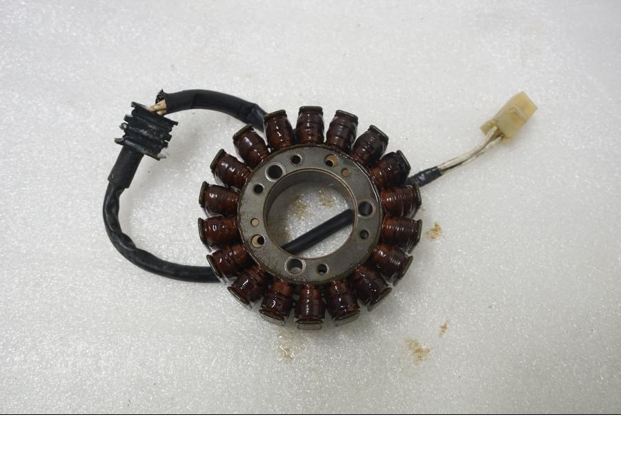 Baksidan pÄ Generator frÄn en Yamaha YZF R6 -1999 motorcykel.