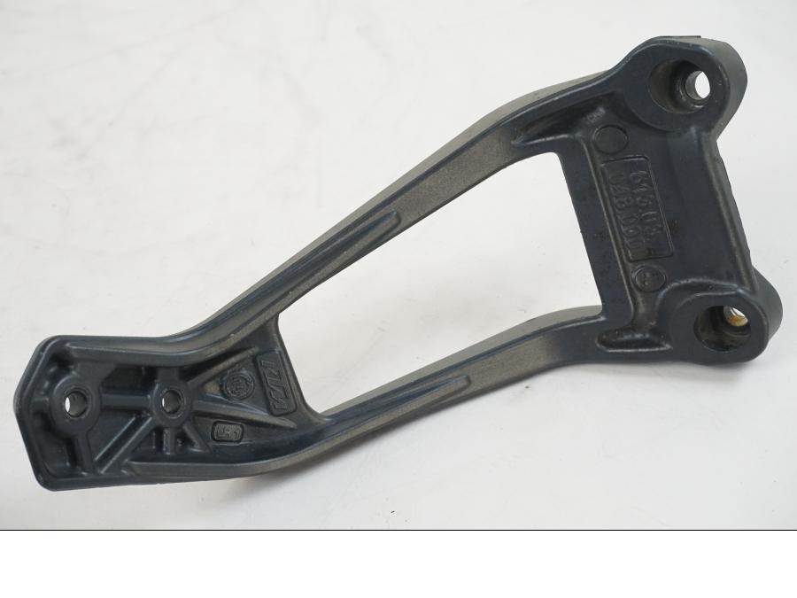 Snett uppifrån på Fotpinnefäste från en KTM 1290 Super Duke R -2015 motorcykel.